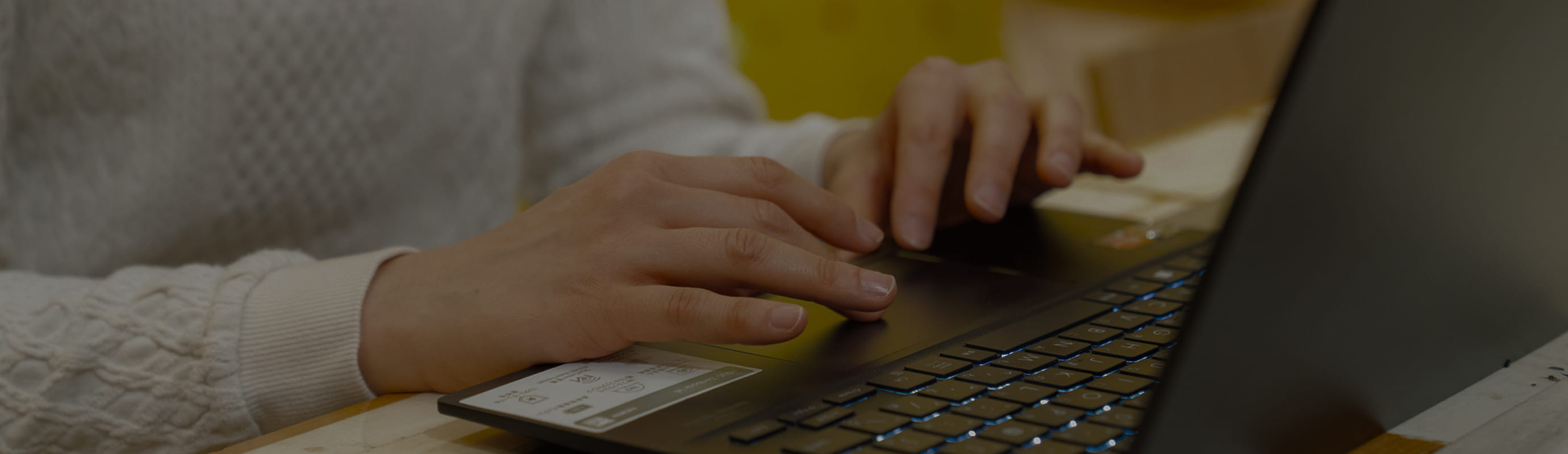 資料ダウンロードのヒーロー画像