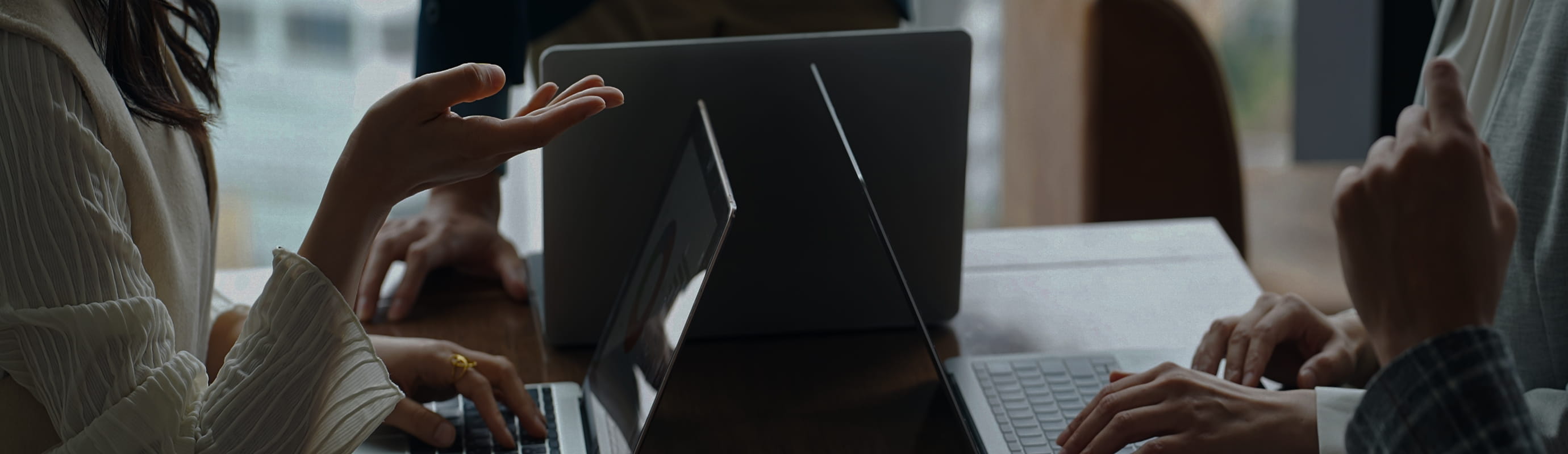 クライアントインタビューのヒーロー画像